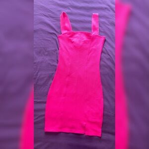 Hot pink mini dress! 🥵